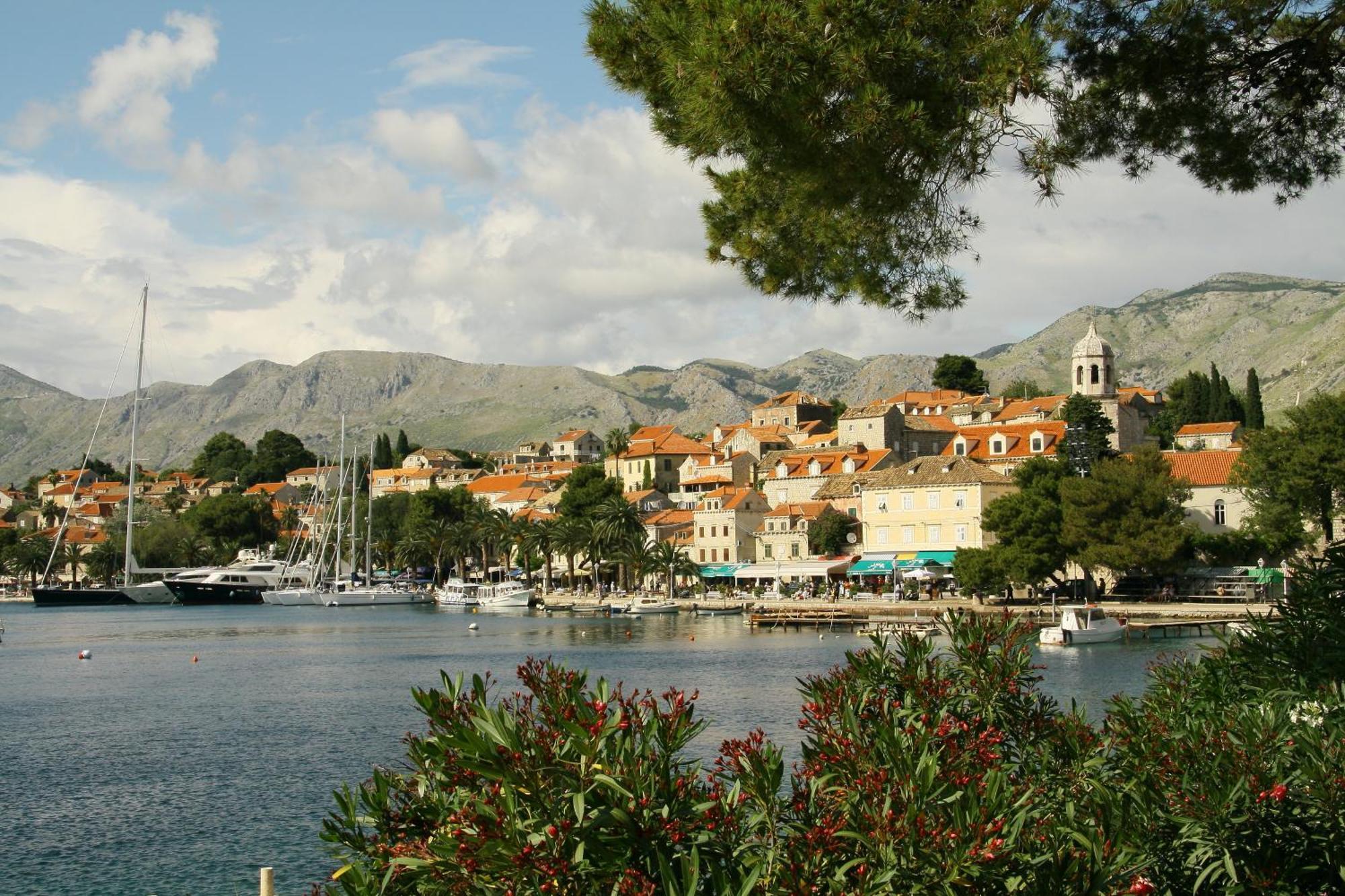Pansion Lovac Hotel Cavtat Exterior photo